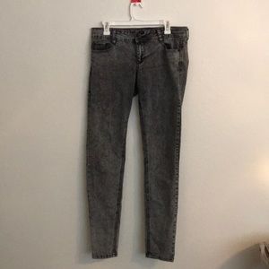 gray skinny jeans